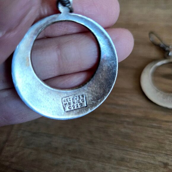 Sterling silver 925 Mexico etched round dangling earrings. - Picture 5 of 5